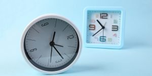 Are Digital or Analog Clocks Better for Everyday Use?