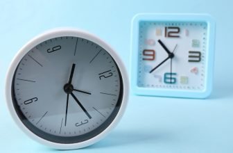 Are Digital or Analog Clocks Better for Everyday Use?
